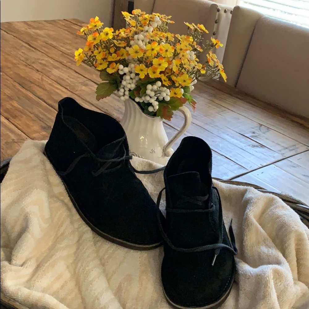 Kids Clark’s Shoes size 3 Youth